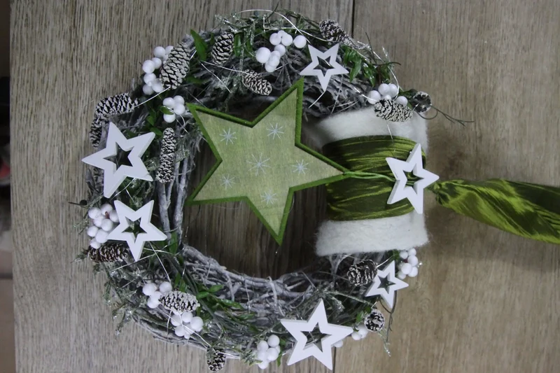Weihnachtskranz Türdeko – Tanne Sterne handgefertigt langlebig
