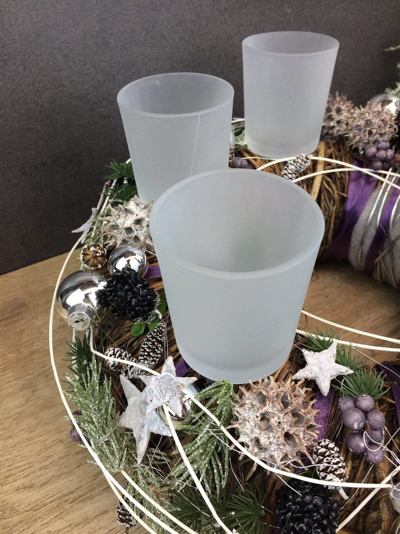 Adventskranz rund mit Wichtel und Naturmaterialien – mehrjährig festli