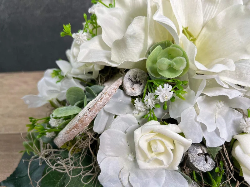 Seidenblumen Grabschmuck Rose – langlebige Grabgestaltung