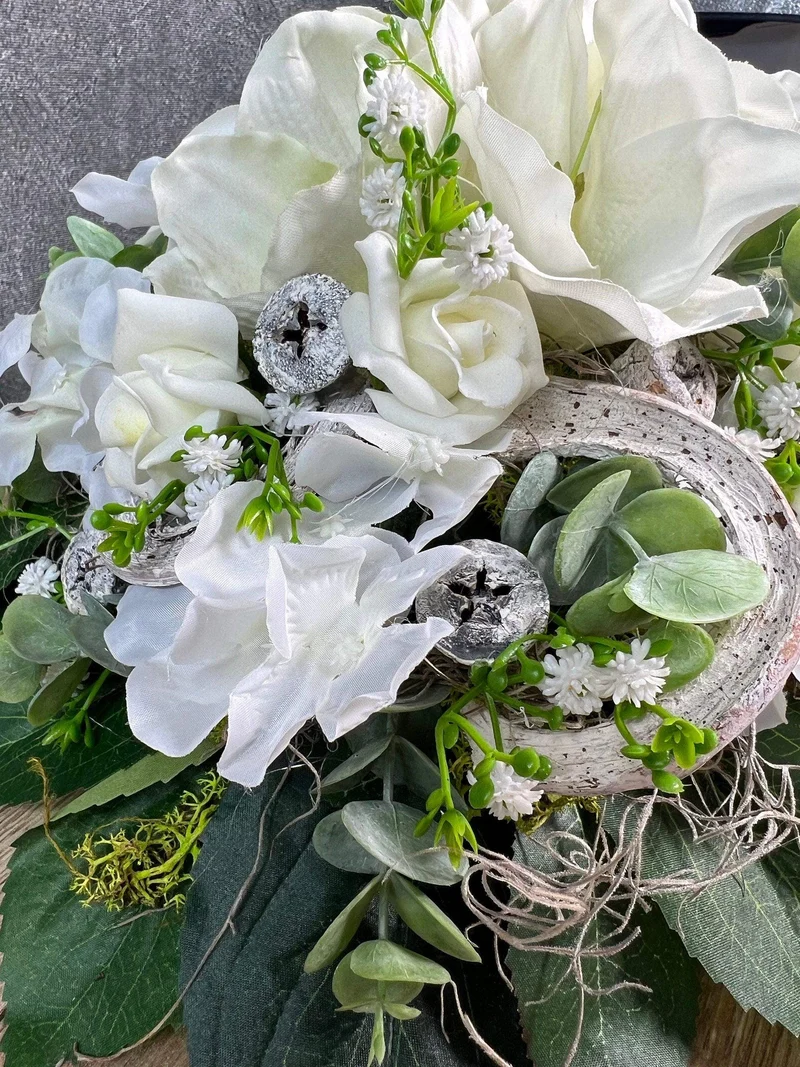 Seidenblumen Grabschmuck Rose – langlebige Grabgestaltung