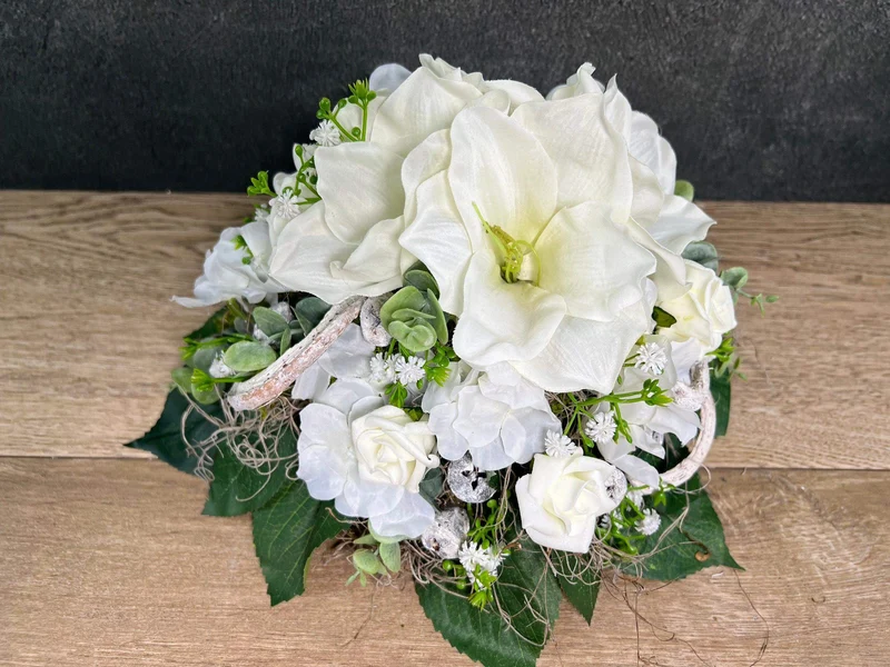 Seidenblumen Grabschmuck Rose – langlebige Grabgestaltung