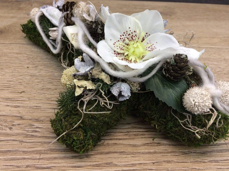 Seidenblumen Grabgesteck Christrose – Grabdekoration handgefertigt