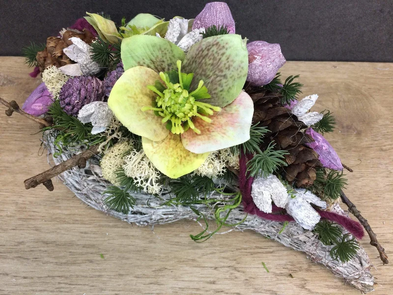 Grabgesteck Christrose Seidenblumen – langlebiger Grabschmuck – für Au