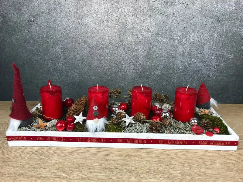 Adventsgesteck Wichtel länglich – Tischdeko Tablett handgefertigt