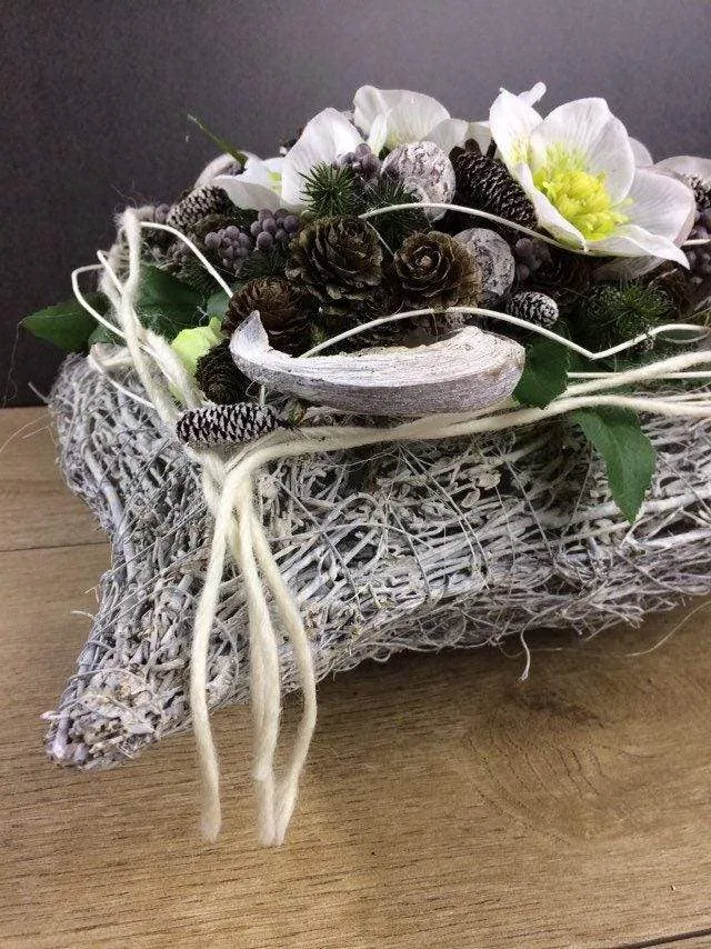Grabschmuck Grabherz Christrose – würdevoll & langlebig
