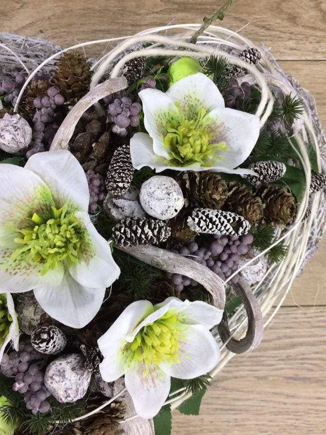 Grabschmuck Grabherz Christrose – würdevoll & langlebig