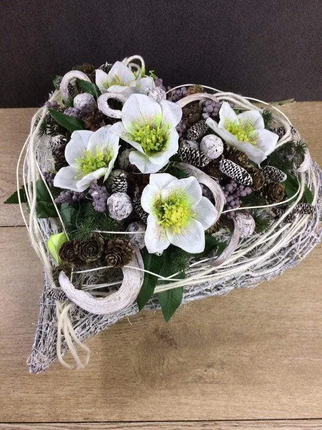 Grabschmuck Grabherz Christrose – würdevoll & langlebig