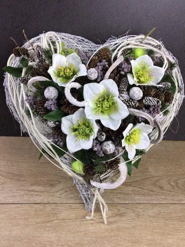 Grabschmuck Grabherz Christrose – würdevoll & langlebig