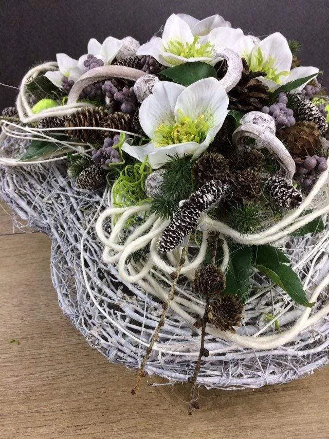 Grabschmuck Grabherz Christrose – würdevoll & langlebig