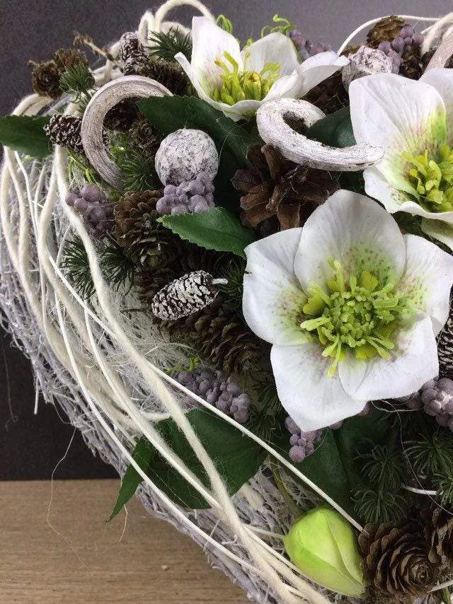 Grabschmuck Grabherz Christrose – würdevoll & langlebig