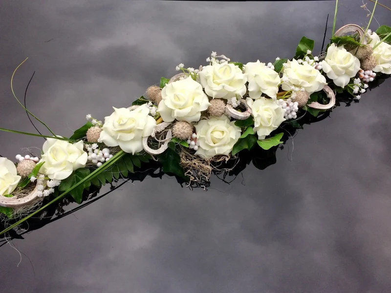 Brautauto Schmuck Hochzeit – Autogesteck aus Seidenblumen