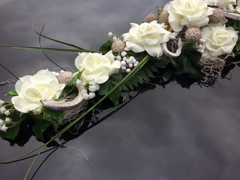 Brautauto Schmuck Hochzeit – Autogesteck aus Seidenblumen