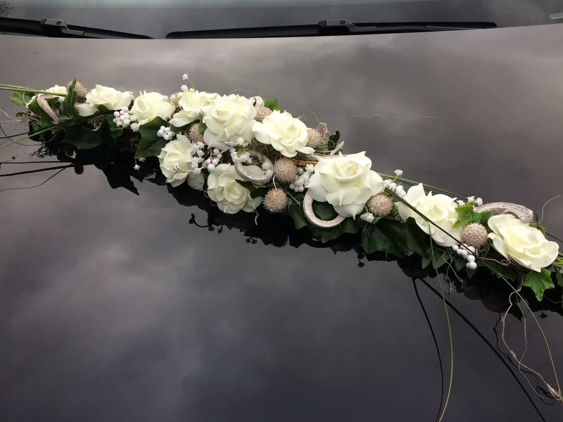 Brautauto Schmuck Hochzeit – Autogesteck aus Seidenblumen