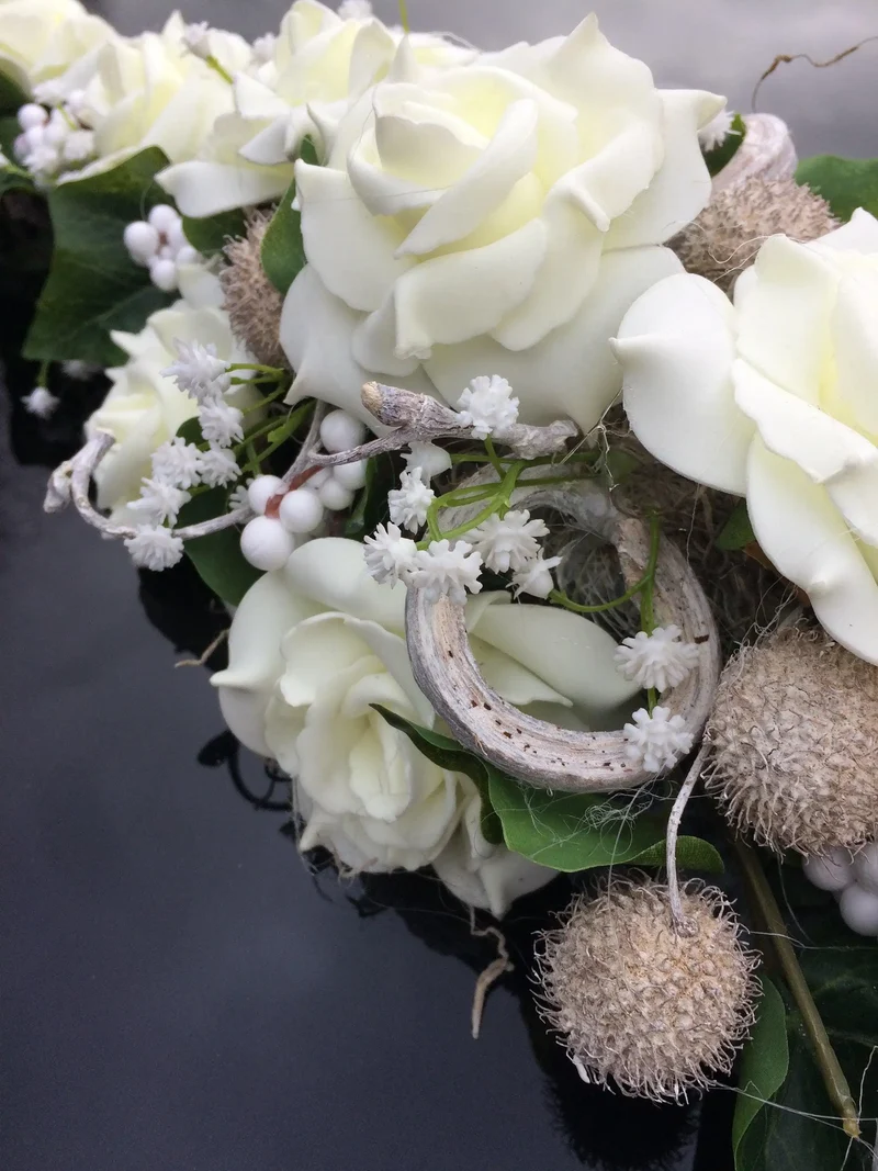 Brautauto Schmuck Hochzeit – Autogesteck aus Seidenblumen