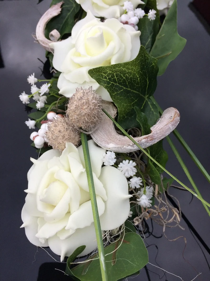 Brautauto Schmuck Hochzeit – Autogesteck aus Seidenblumen
