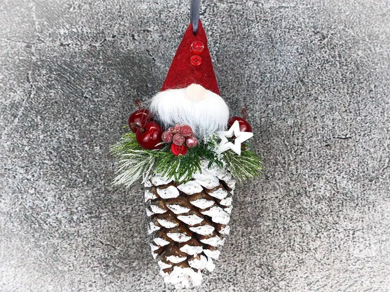 Fensterschmuck Wichtel mit roter Mütze – Weihnachtsdeko handgefertigt