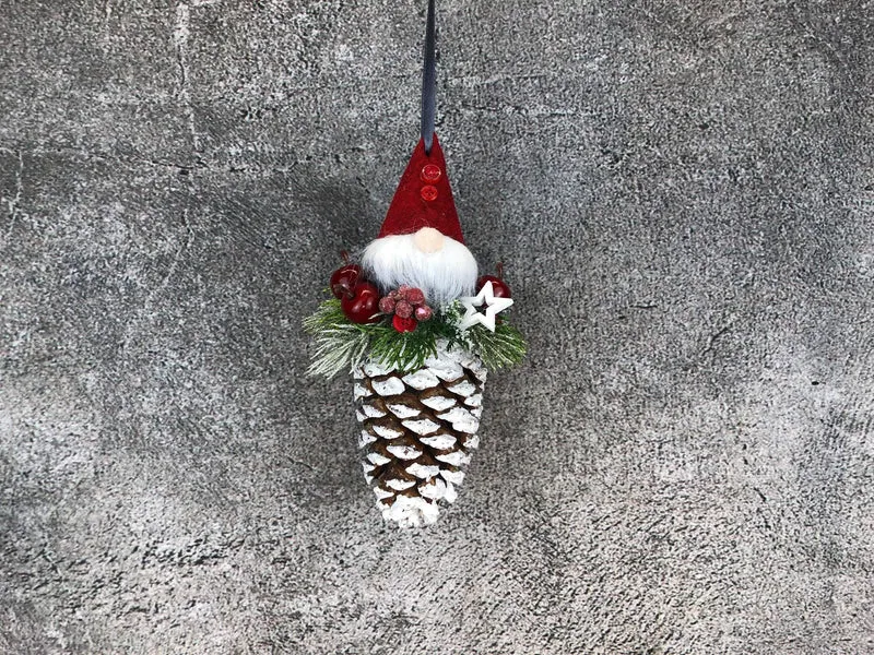 Fensterschmuck Wichtel mit roter Mütze – Weihnachtsdeko handgefertigt
