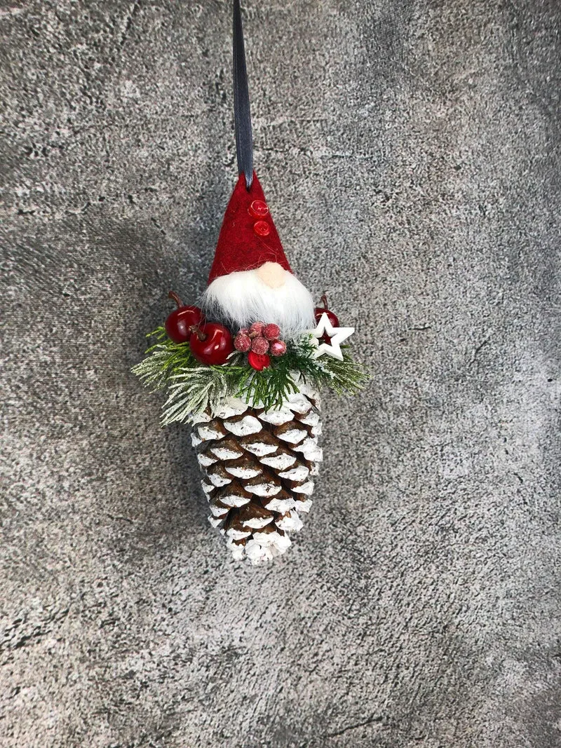 Fensterschmuck Wichtel mit roter Mütze – Weihnachtsdeko handgefertigt