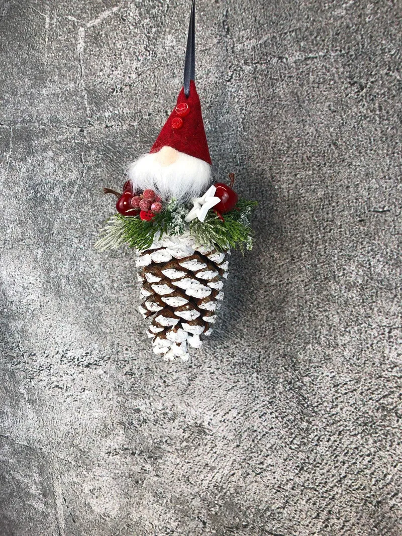 Fensterschmuck Wichtel mit roter Mütze – Weihnachtsdeko handgefertigt