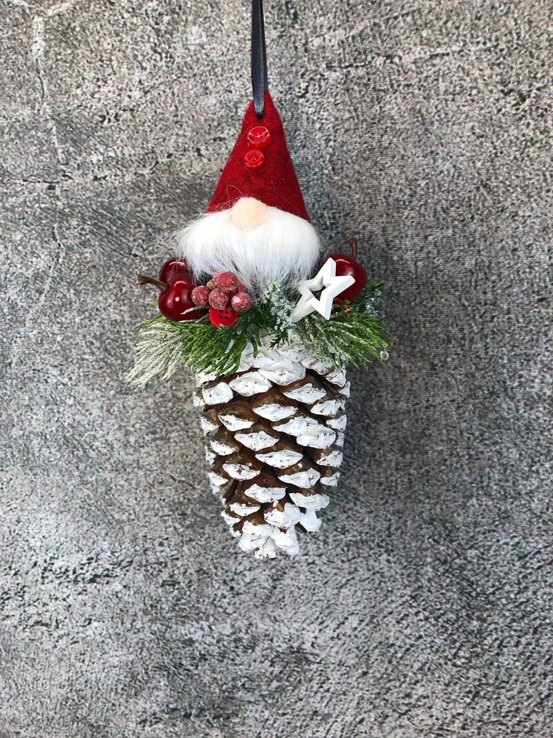 Fensterschmuck Wichtel mit roter Mütze – Weihnachtsdeko handgefertigt