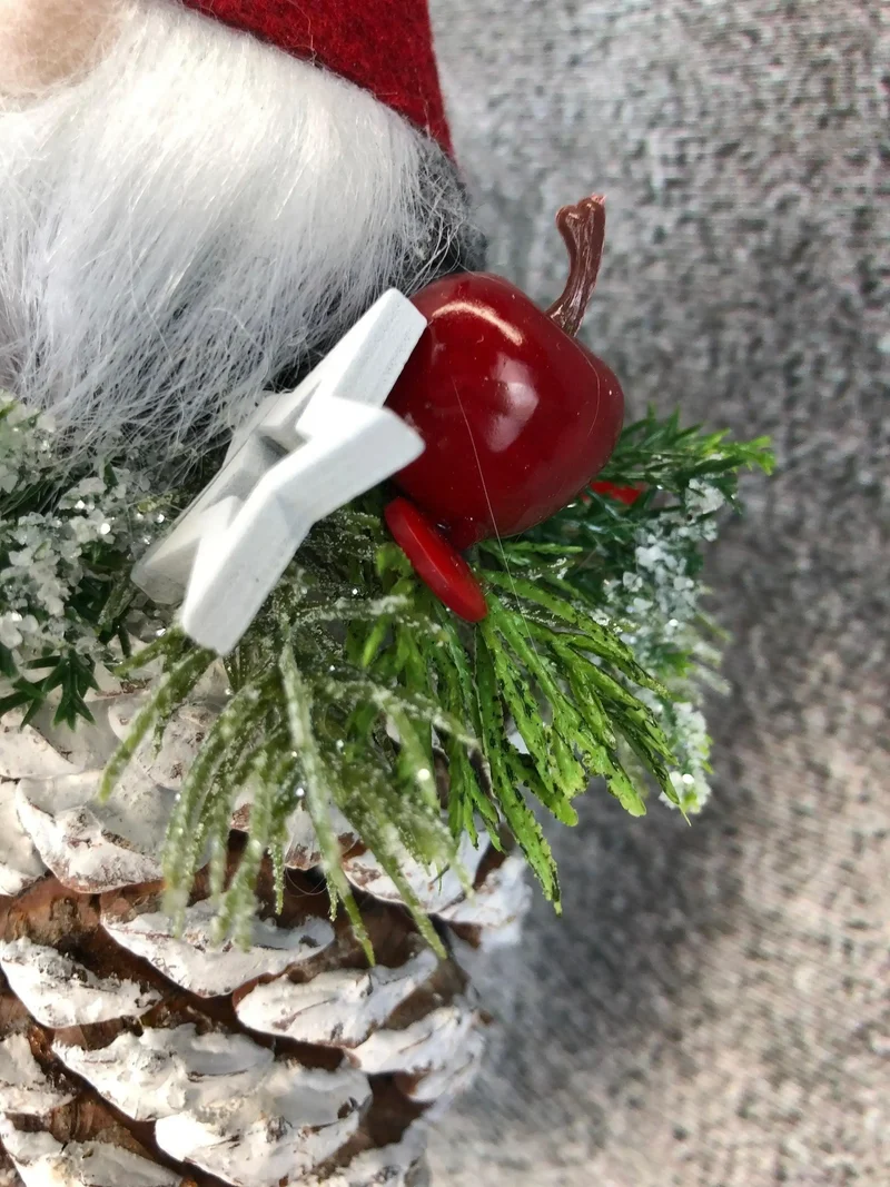 Fensterschmuck Wichtel mit roter Mütze – Weihnachtsdeko handgefertigt