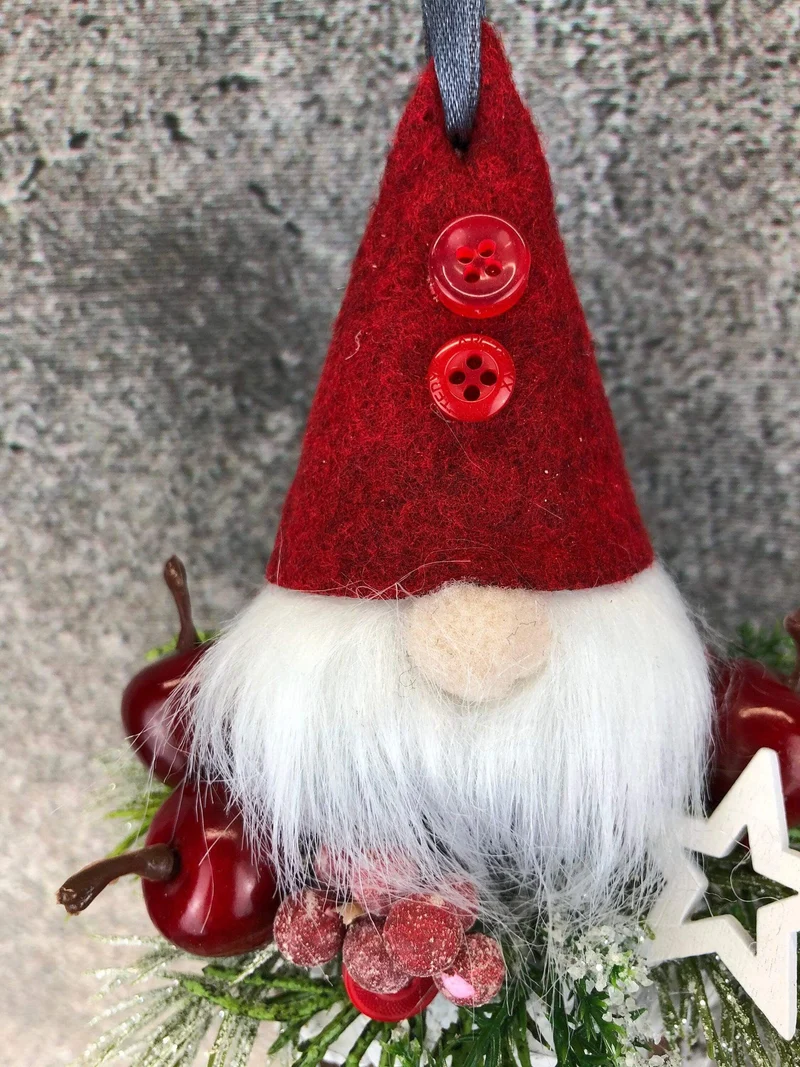 Fensterschmuck Wichtel mit roter Mütze – Weihnachtsdeko handgefertigt