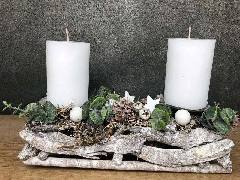 Längliches Adventsgesteck mit Eukalyptus – Tablett Zapfen Advent