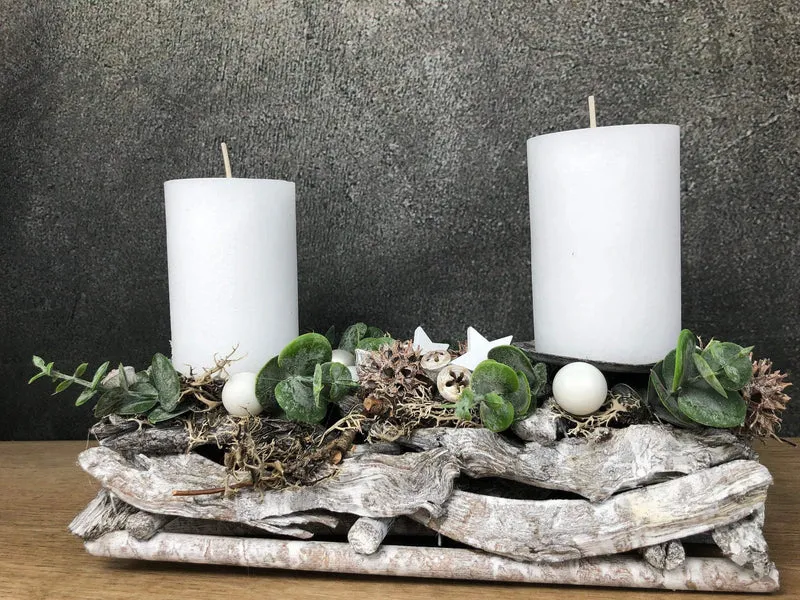 Längliches Adventsgesteck mit Eukalyptus – Tablett Zapfen Advent