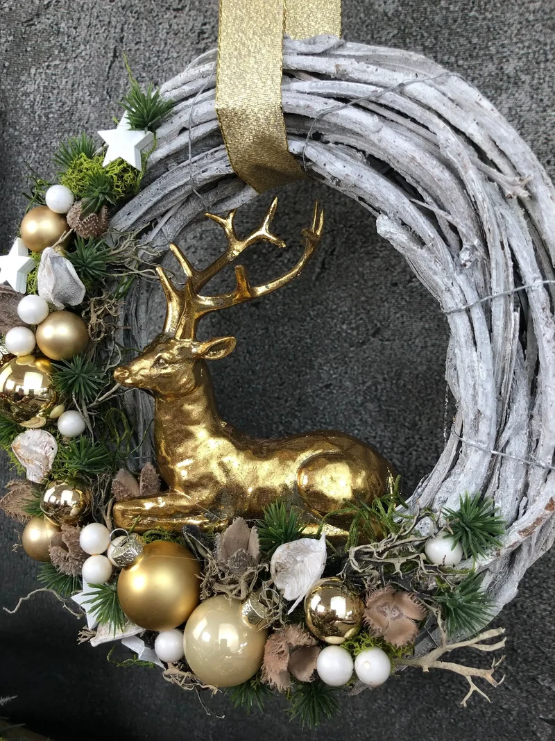 Weihnachtskranz rund mit Hirsch – Haustürdeko handgefertigt