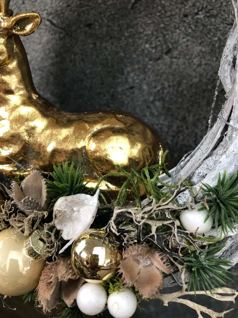 Weihnachtskranz rund mit Hirsch – Haustürdeko handgefertigt