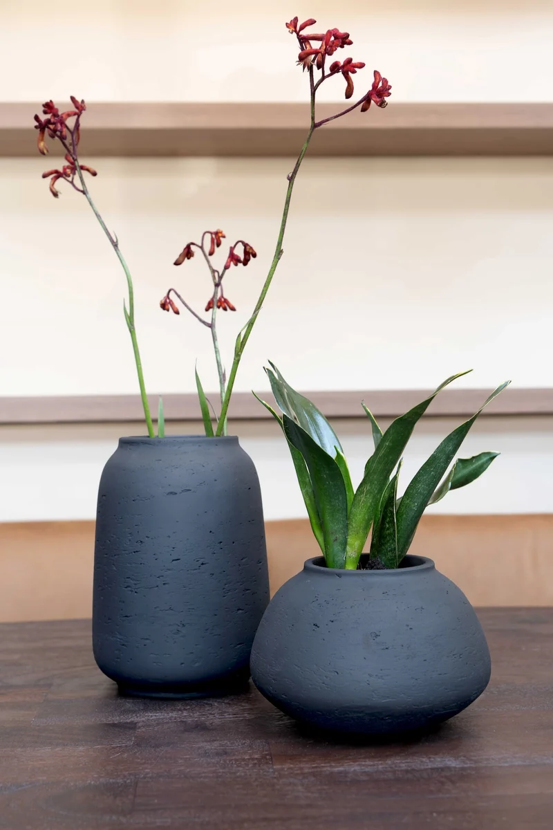Vase Imara Schwarz, wasserdicht aus glasfaserverstärktem Ton