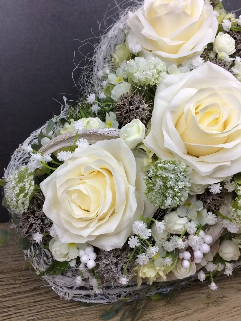 Seidenblumen Grabschmuck Herz Rose mit Wiesenblumen – handgefertigt
