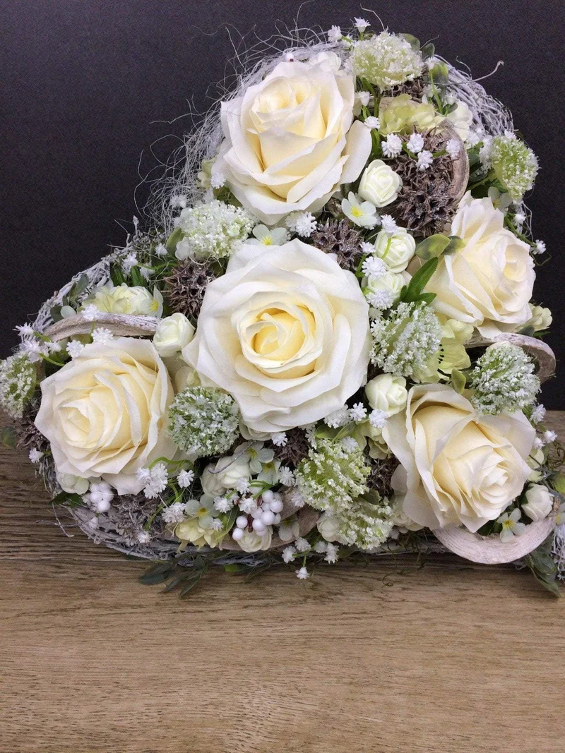 Seidenblumen Grabschmuck Herz Rose mit Wiesenblumen – handgefertigt