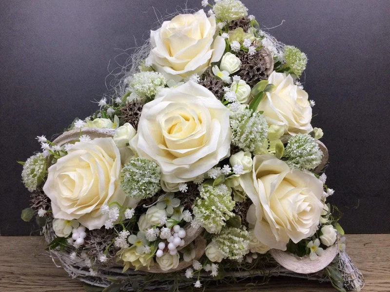 Seidenblumen Grabschmuck Herz Rose mit Wiesenblumen – handgefertigt