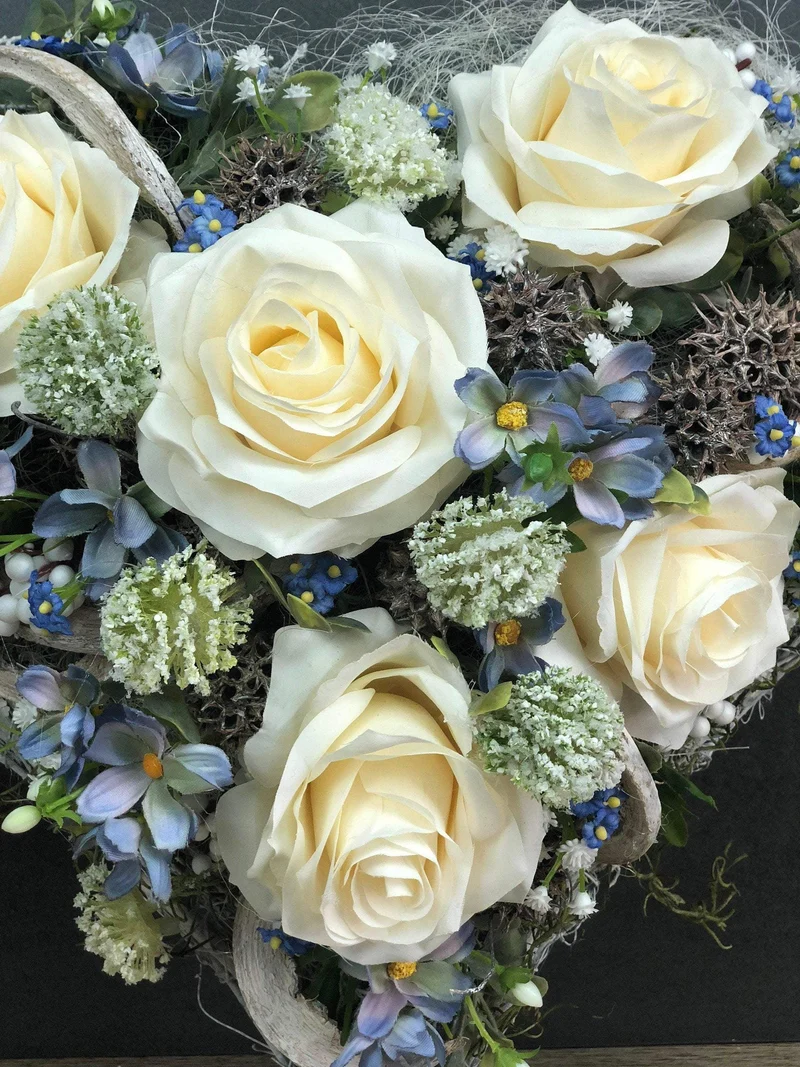 Grabherz Rose mit Wiesenblumen handgefertigt – Seidenblumen Grabdekora