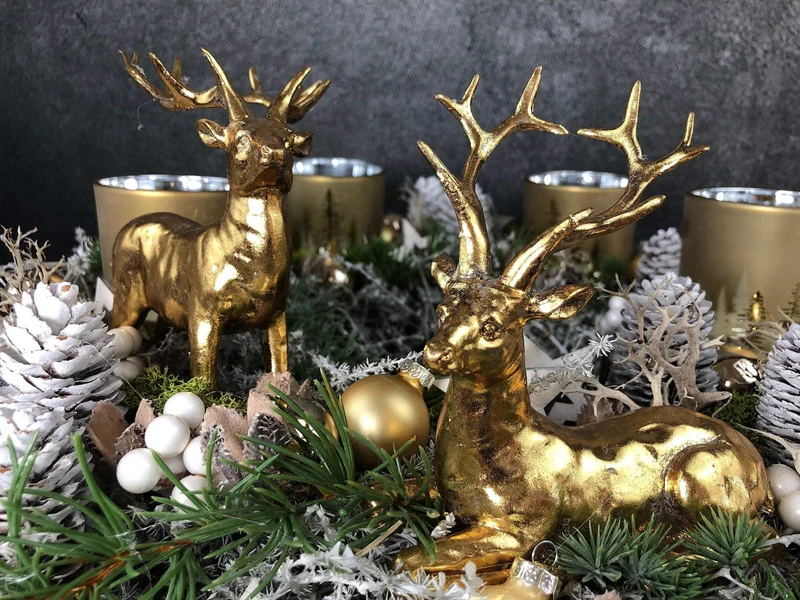 Adventskranz mit Hirsch Motiv – rund mehrjährig handgefertigt mit Tann