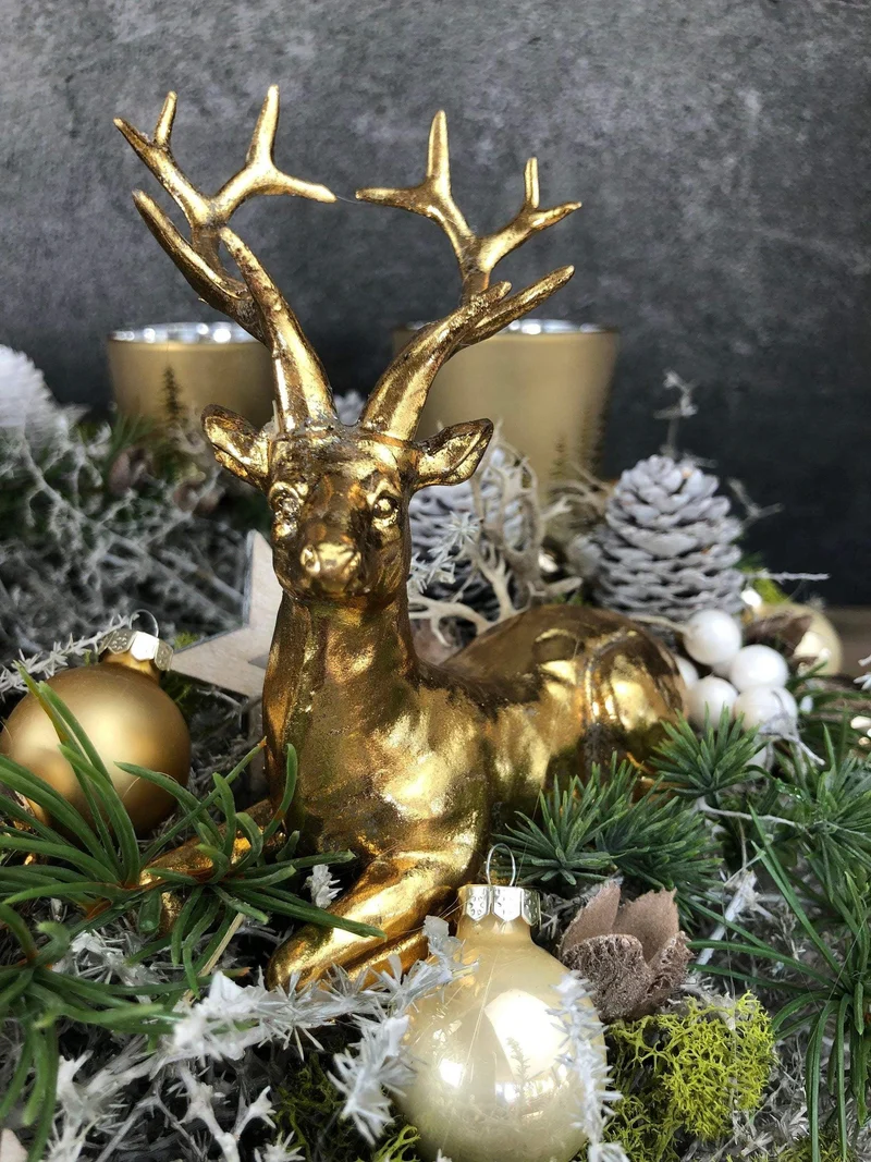 Adventskranz mit Hirsch Motiv – rund mehrjährig handgefertigt mit Tann