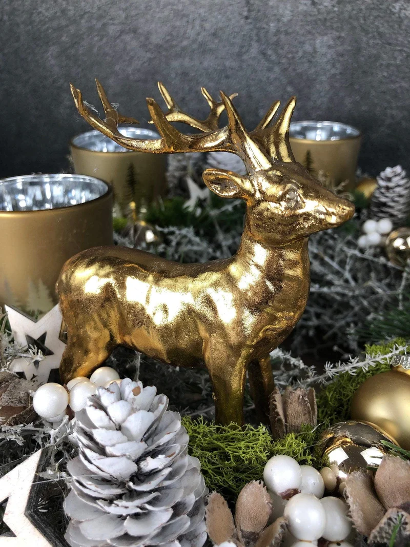 Adventskranz mit Hirsch Motiv – rund mehrjährig handgefertigt mit Tann
