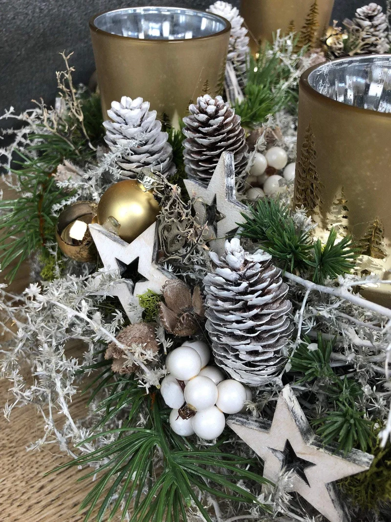 Adventskranz mit Hirsch Motiv – rund mehrjährig handgefertigt mit Tann