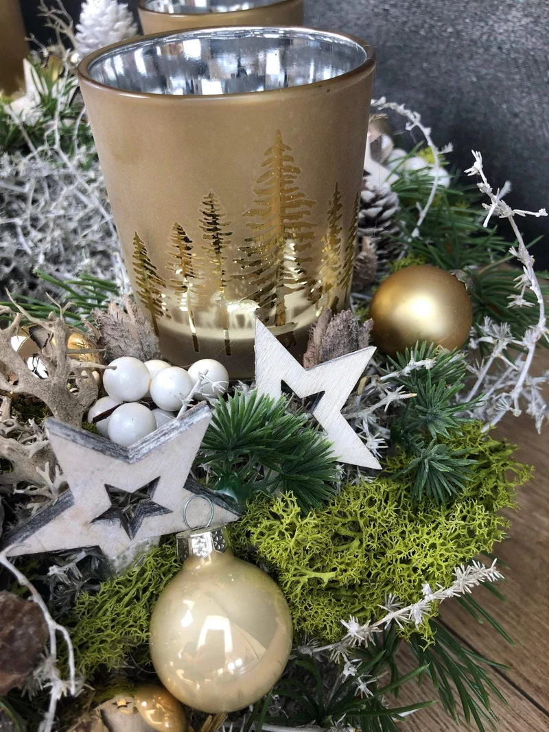 Adventskranz mit Hirsch Motiv – rund mehrjährig handgefertigt mit Tann