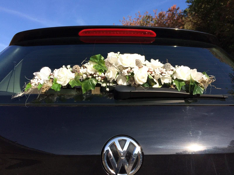Autogesteck Hochzeit handgefertigt – Seidenblumen Brautauto Deko