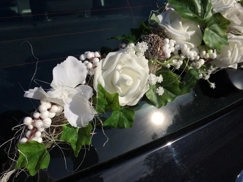 Autogesteck Hochzeit handgefertigt – Seidenblumen Brautauto Deko