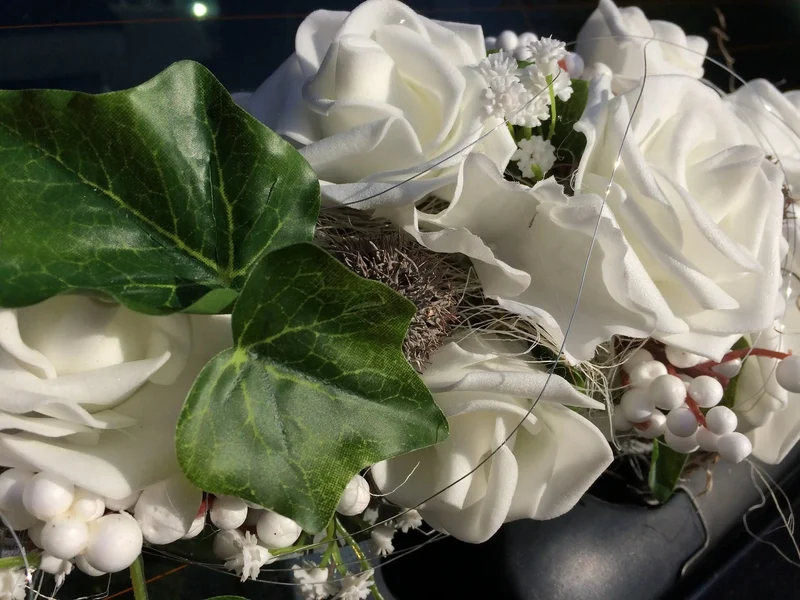 Autogesteck Hochzeit handgefertigt – Seidenblumen Brautauto Deko