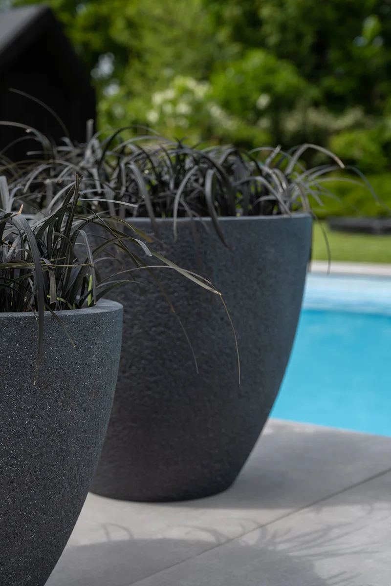Pflanzkübel Jesslyn Schwarz in Granit-Optik aus Fiberstone