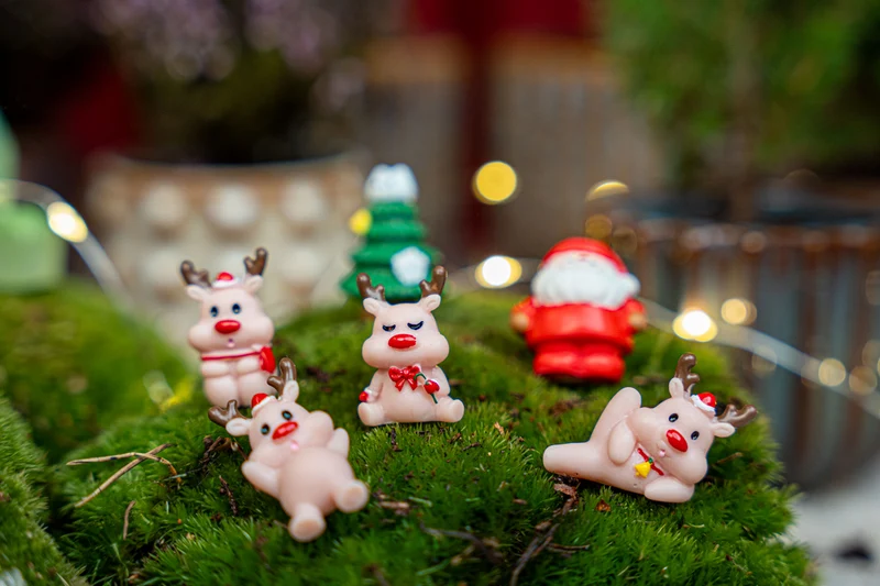 Reindeer Rush - Decorative miniature Christmas figures - 10pcs - ↑ 1-3 cm