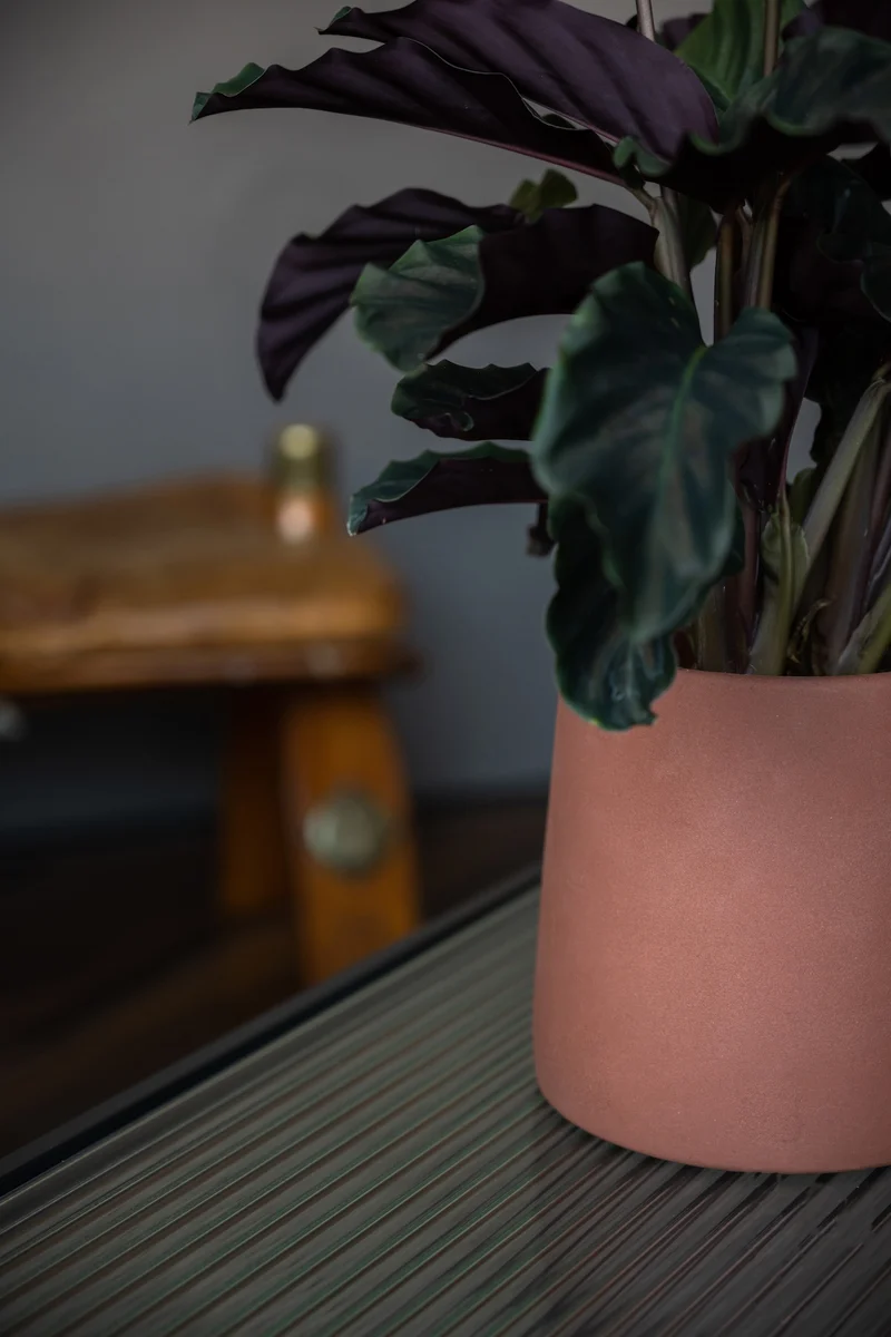 Blumentopf Sofia Braun aus glasierter Keramik