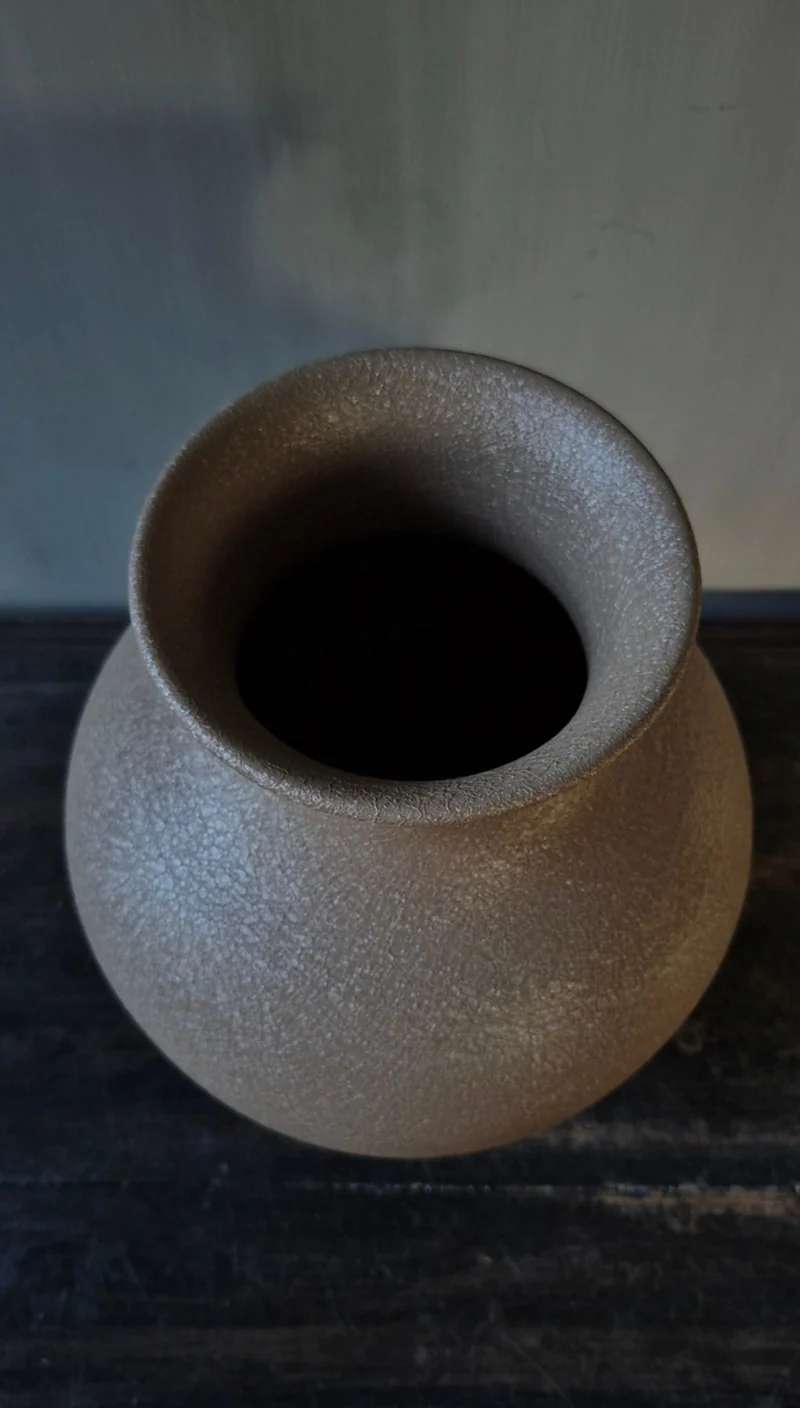 Metalen vaas taupe bruin 31 cm