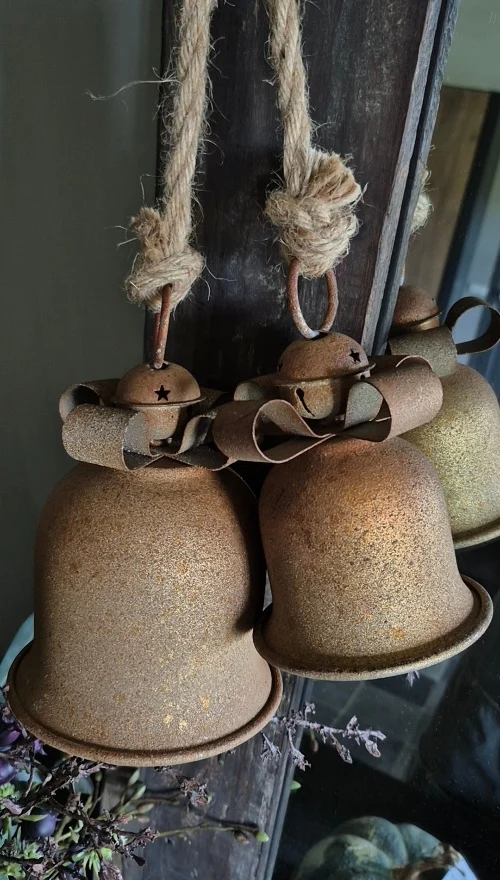 Bellentoef met strik goud roest - 52 cm