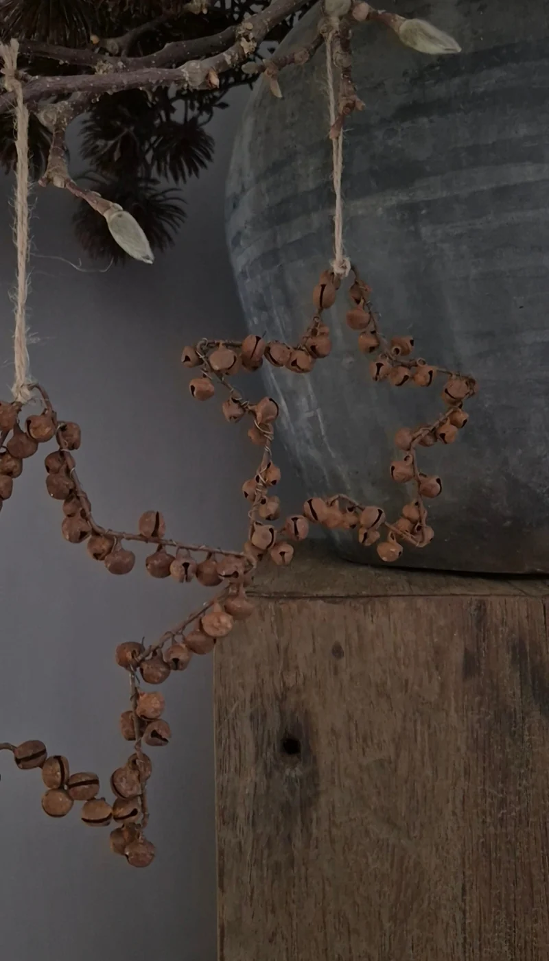 Kersthanger ster met belletjes roest - 12 cm