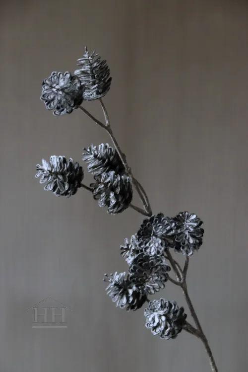 Kunsttak dennenappels zwart wit 70cm
